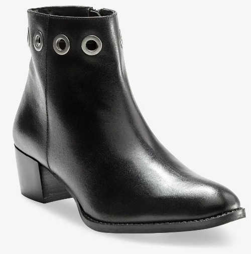 Čierne dámske kožené topánky s veľkými kovovými cvočkami